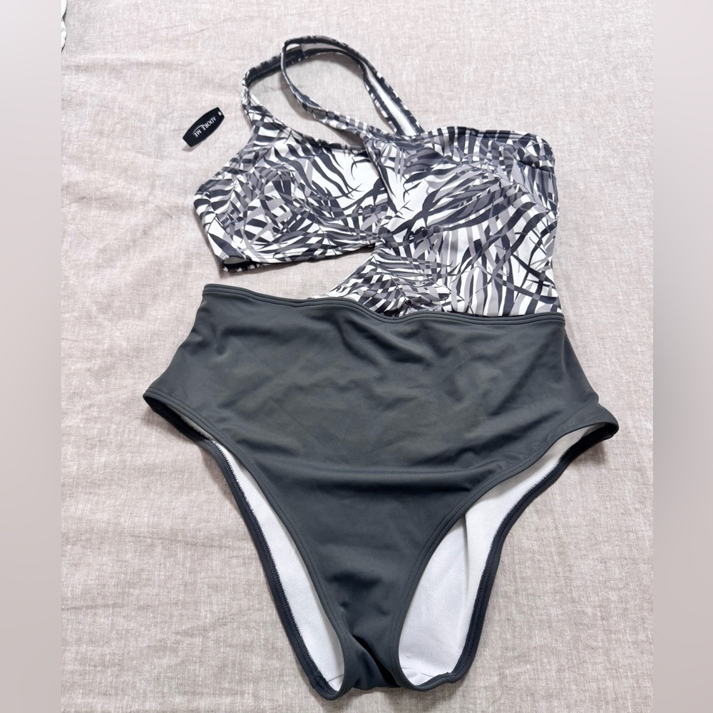 ADORE ME Gray & White One
Piece Cutout Swimsuit Women's size M